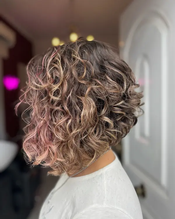 Mechas claras con toques rosados